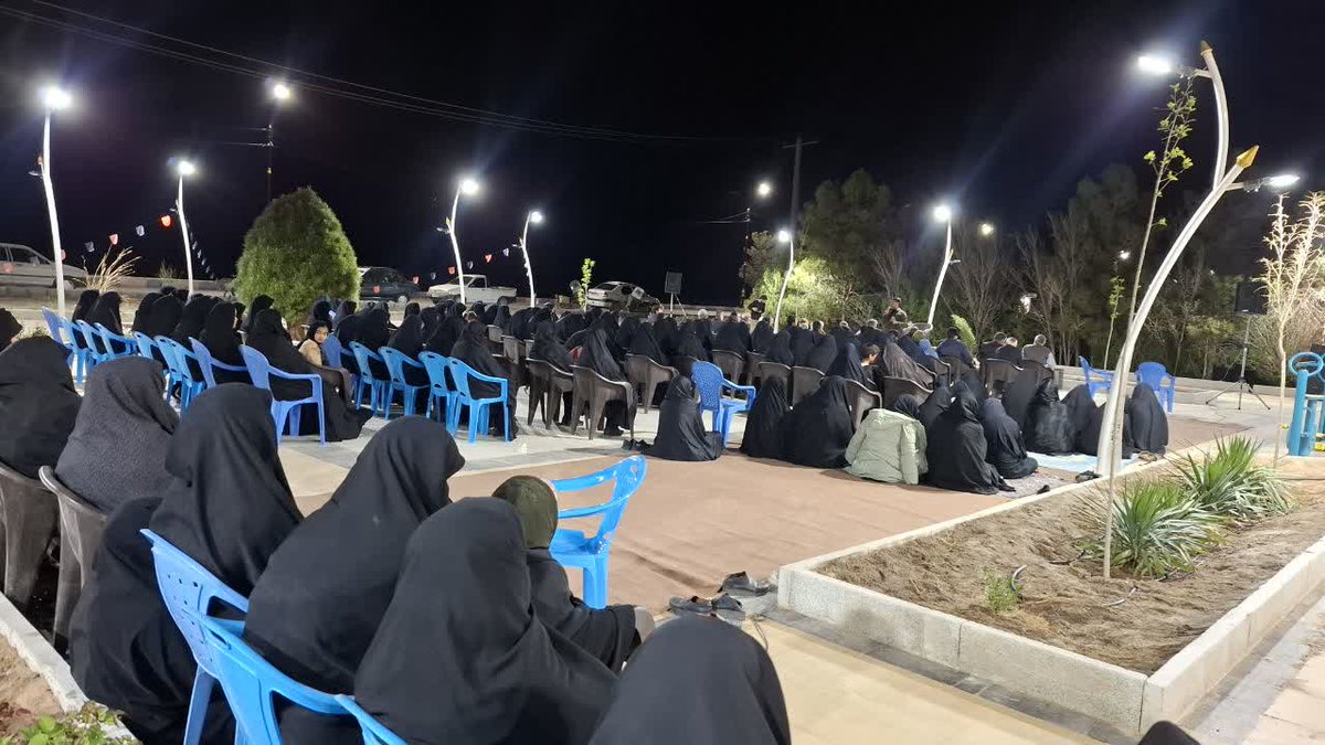 امشب هم میدان، دریای بی‌کرانی شد که امواجش را مردم شکل داده‌اند؛ هر موج پیامی دارد: جانم فدای. هبرم وایران
#تا_پای_جان_برای_ایران
#لبیک_یا_خامنه‌ای 
#حضور_مقدس