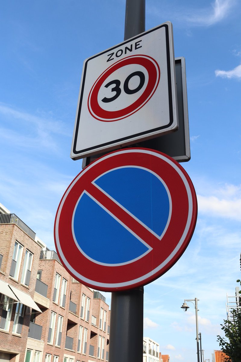 JefKPhotography's tweet image. Two road signs.
Photography.

#roadsign #trafficsign #roadsigns #signs #trafficsigns #photography #picture #photo #pictures #photos