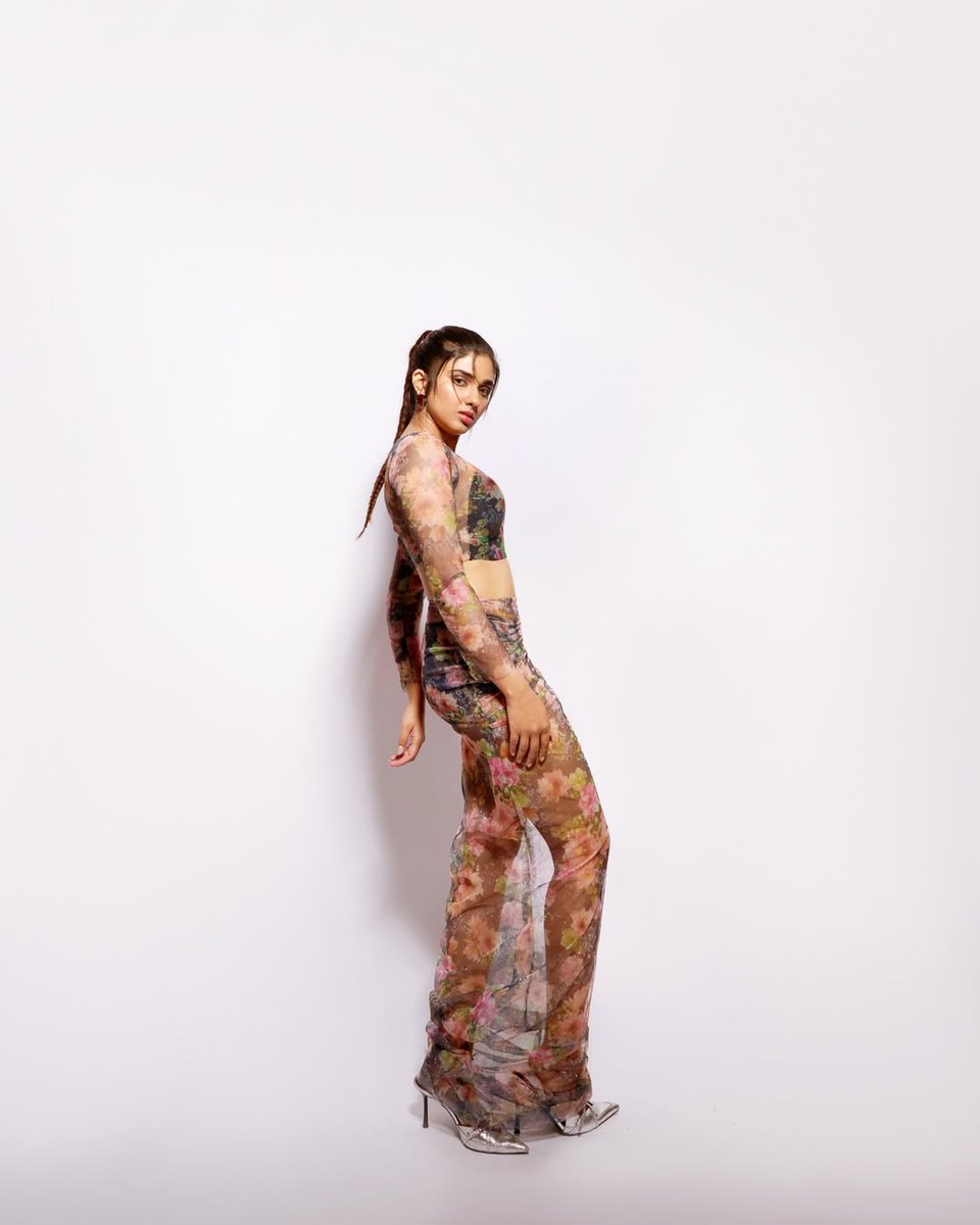 Only Heroines tweet media