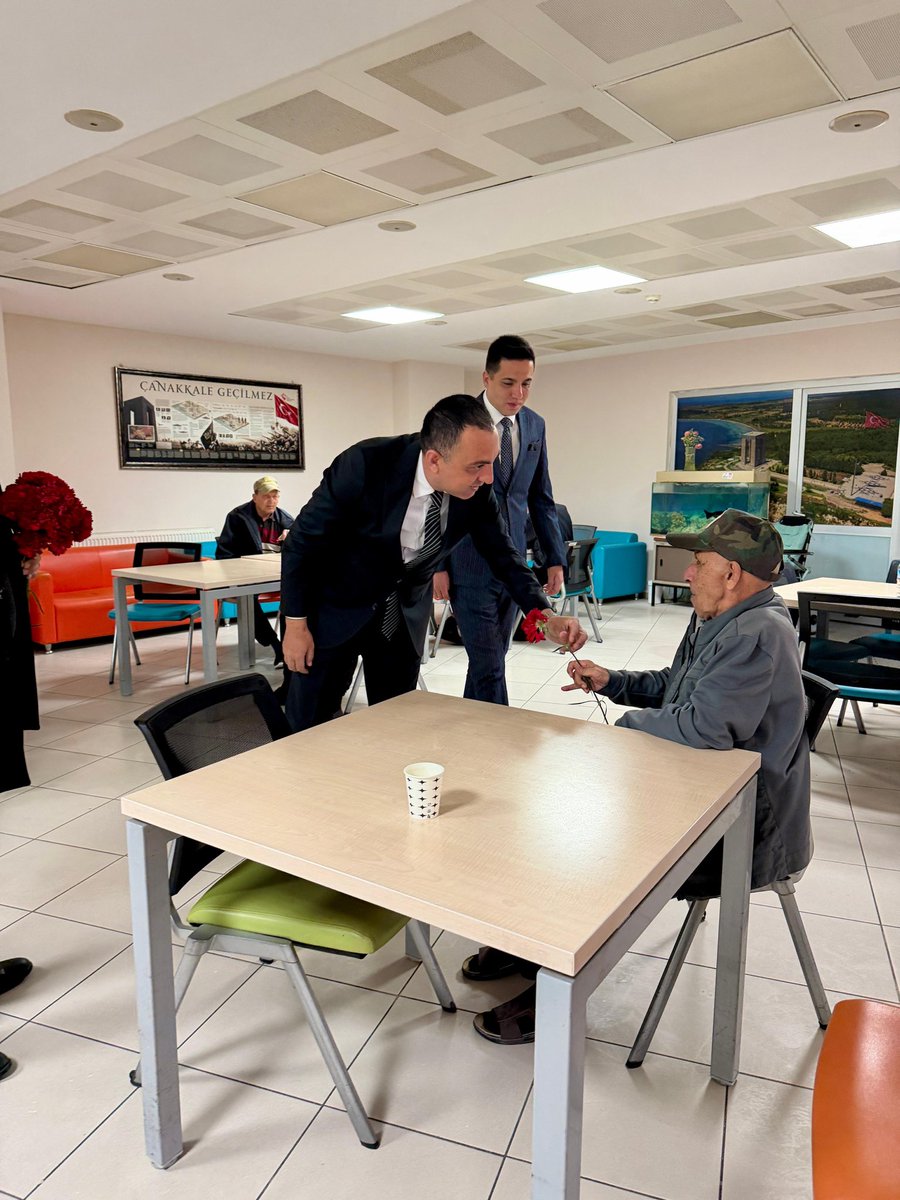 Mübarek Ramazan Bayramı öncesinde, Çanakkale merkezde bulunan huzurevini ziyaret ederek kıymetli büyüklerimizin hayır dualarını aldık.