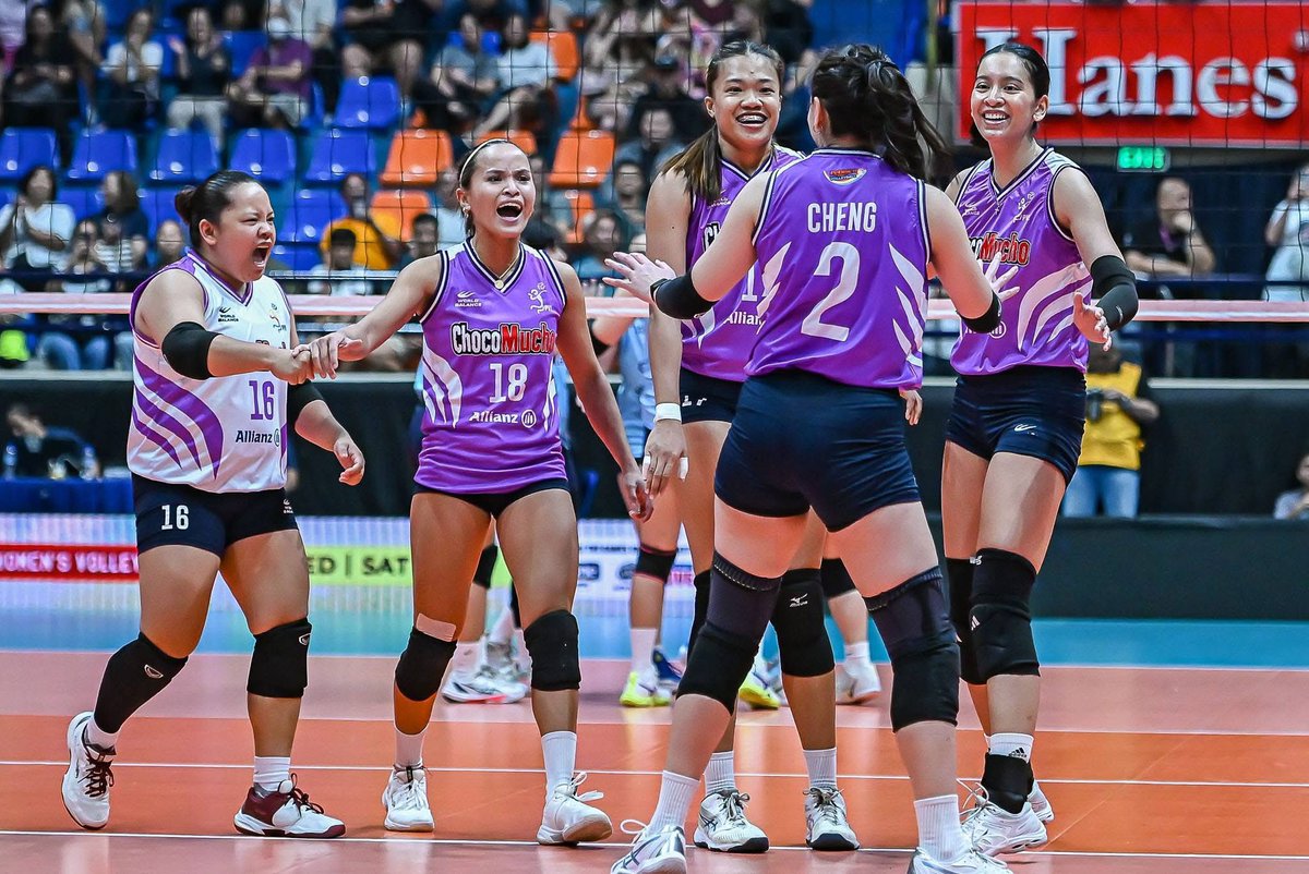 QueenHellaxx's tweet photo. Finally, A WIN!! ✨ CHOCO MUCHO beats ZUS COFFEE in 4 sets! Congrats, Titans! 💜

#PVL2026 #ChocoMuchoFlyingTitans https://t.co/Y7D720kjko