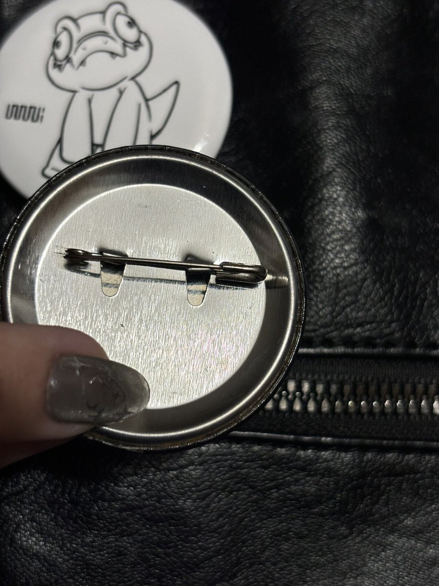 えびまよ tweet media