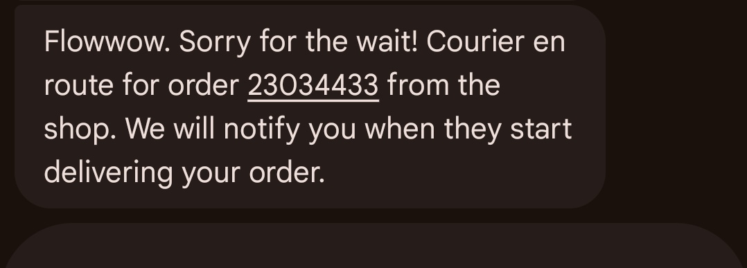 Лосось в кустах черники tweet media