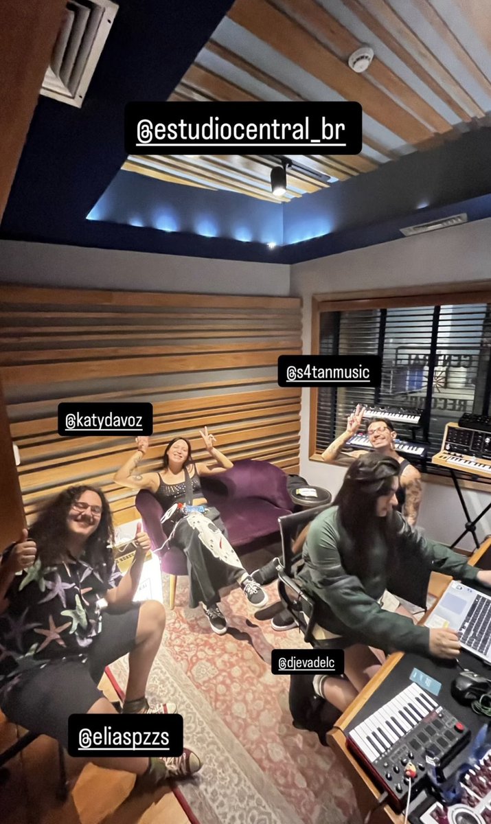 Central Abusadas 🚪 tweet media