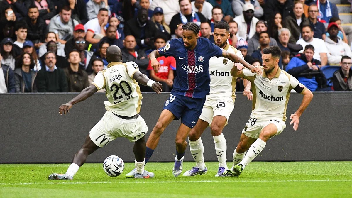 Media Parisien tweet media