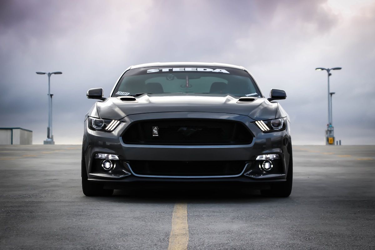 SmartFleetApp's tweet photo. El carro cuando lo llevas al taller vs cuando lo manejas tú:

Taller: perfecto, sin ruidos, arranca a la primera
Contigo: traquetea, vibra, hace ruidos de película de terror

El mecánico te ve y piensa: "este carro es normal"
El carro en tu cara: 😈

#TallerMecanico https://t.co/f9wOb45XnB