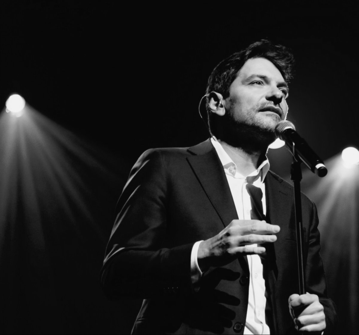 Spectacle demain soir pour Le long chemin. Le concert sera disponible du 20 au 23 mars. Acheter vos billets et le nouvel album autographié sur le nicolaciccone.com. Je vous souhaite un magni début de printemps. 

#Lelongchemin #spectacle