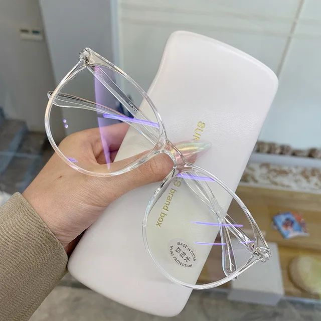 USDealVault's tweet image. 👓✨ Feel the clarity with our Transparent Anti Blue Light Glasses! Perfect for all-day comfort &amp;amp; style 🚀🔥 Protect your eyes in style, whether you're at work or play! 🇺🇸 #AmazonFinds #Deals #Tech #MustHave buff.ly/vpiSoNW