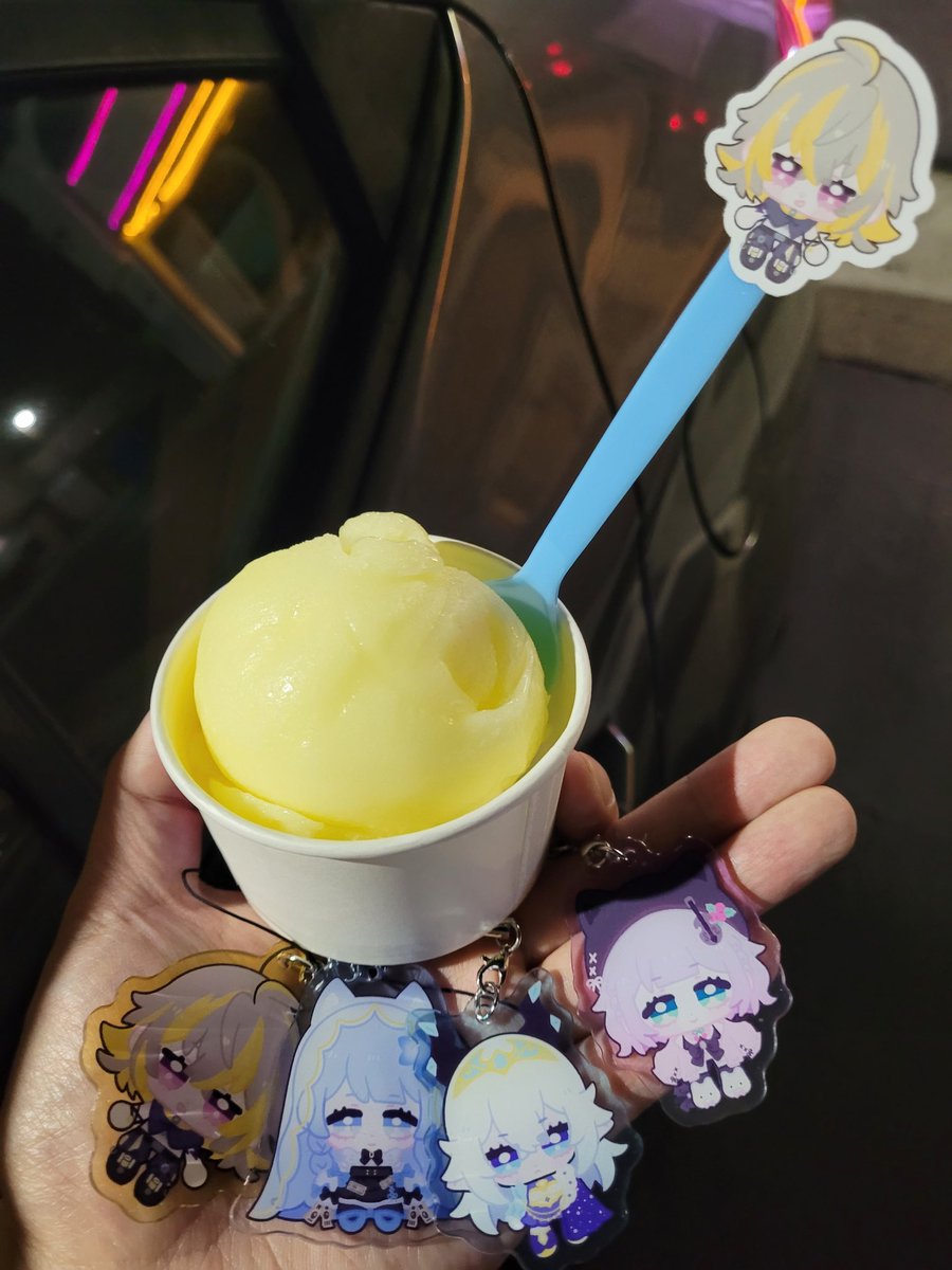 LuciferLeon tweet media