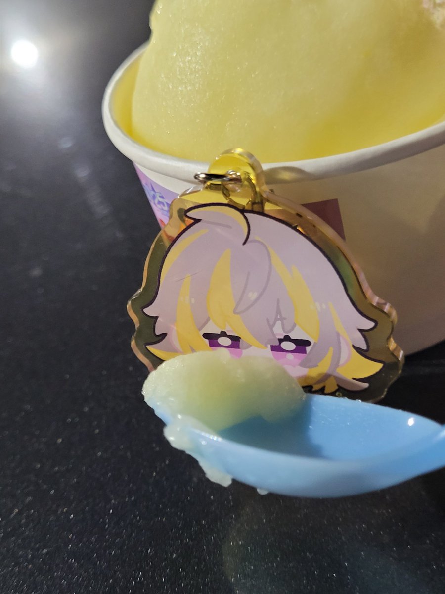 LuciferLeon tweet media