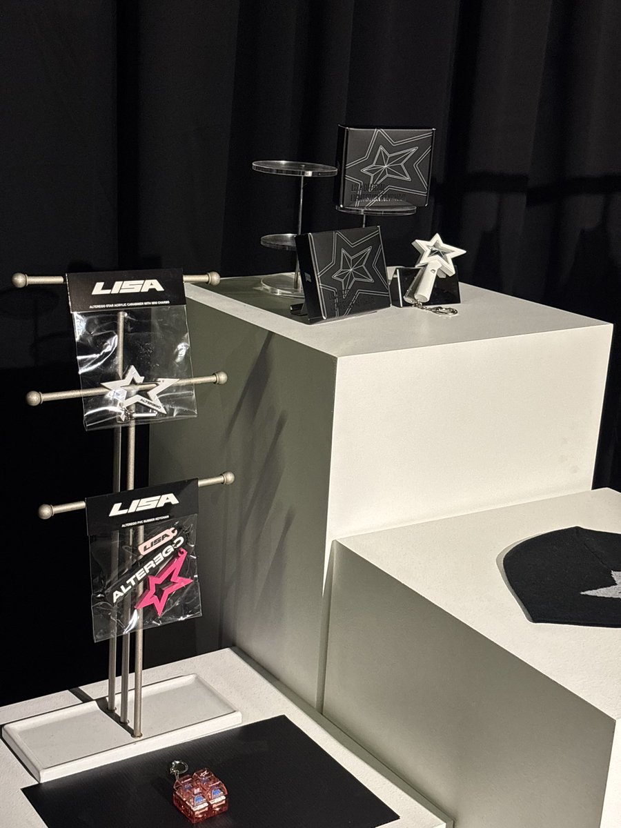 Ren 🧚‍♀️ MOOK ~ RIA ~ LALISA MANOBAL tweet media