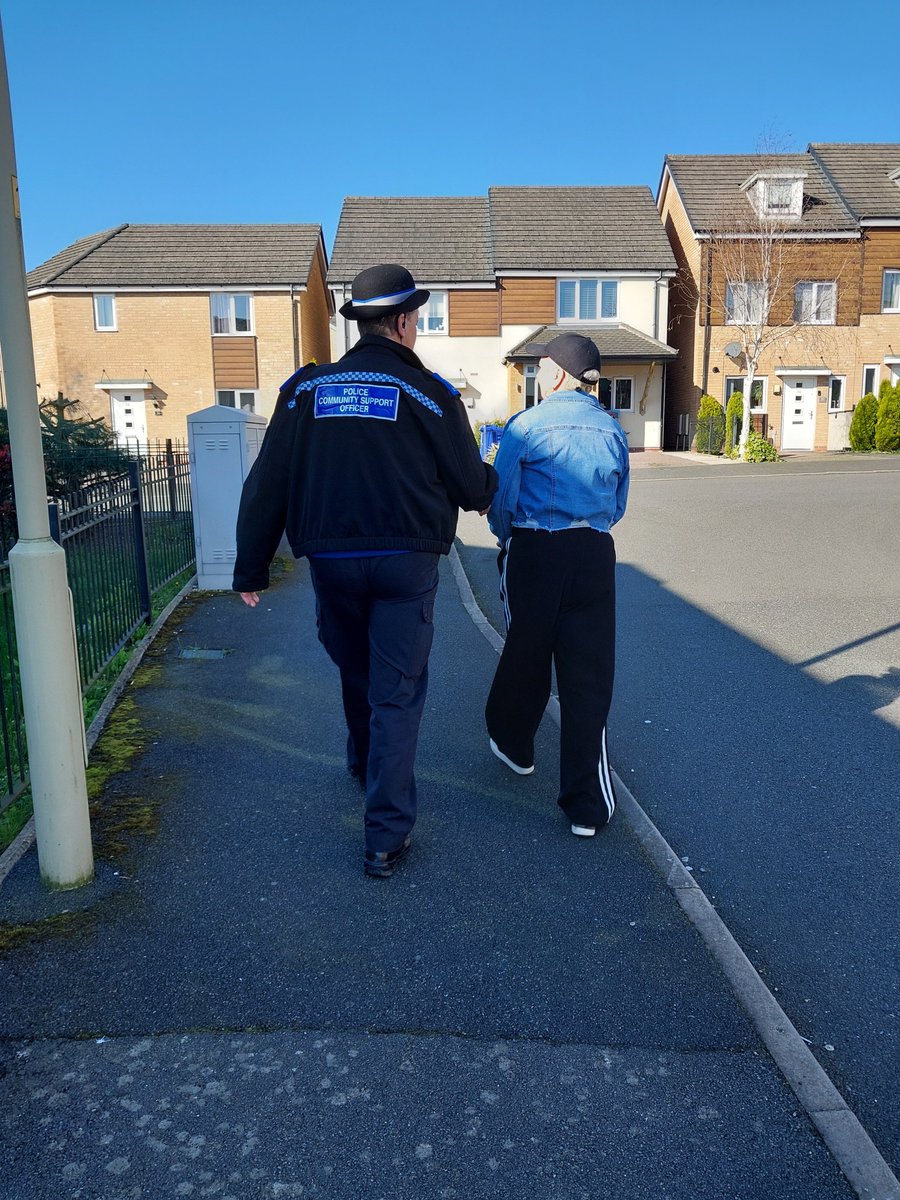 DudleyTownWMP's tweet photo. DCT2 officers have completed a walk about on The Priory with Bromford Housing Manager to discuss issues on the estate .
It was lovely to be out and about in the sunshine this morning.
#PartnershipsThatWork https://t.co/uFfD2blb5t