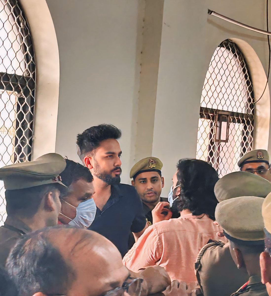 MortalX67's tweet photo. The Supreme Court has quashed the case related to @ElvishYadav.

#ElvishYadav #ElvishArmy https://t.co/45thAHyIq9