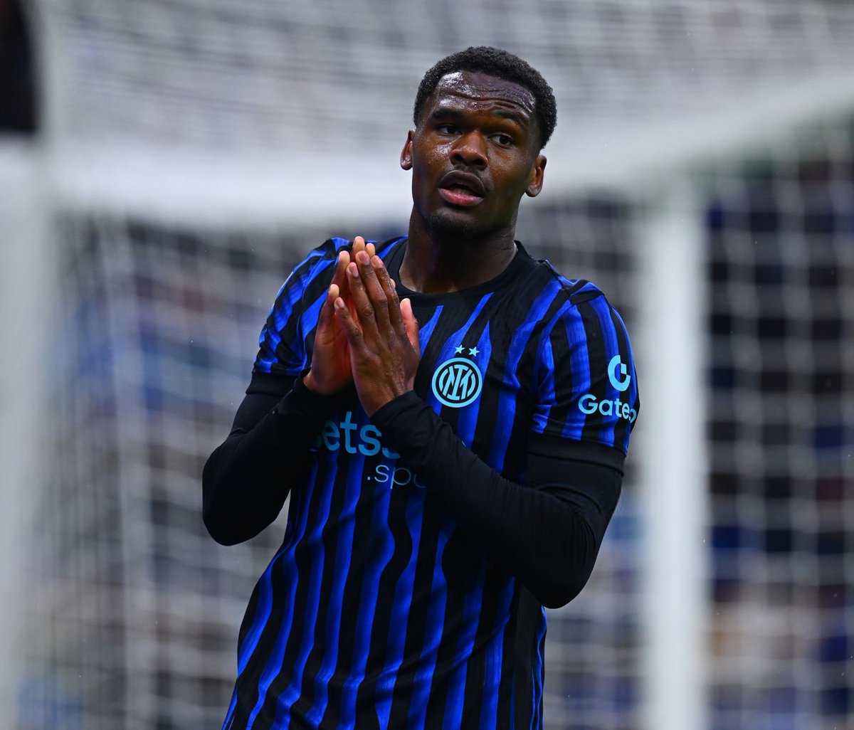 Vibes Foot tweet media