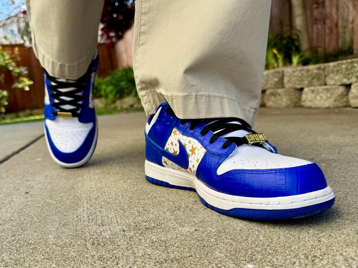 kaedskicks's tweet photo. SB Dunk Low Supreme Stars • Hyper Royal (2021)
#kotd #supreme #sbdunk https://t.co/OV35xpV9jG
