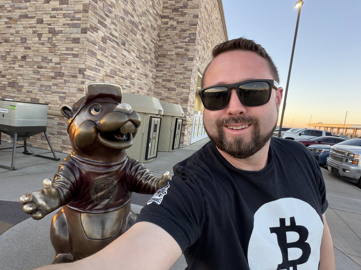 TheHobbyistMiner tweet media