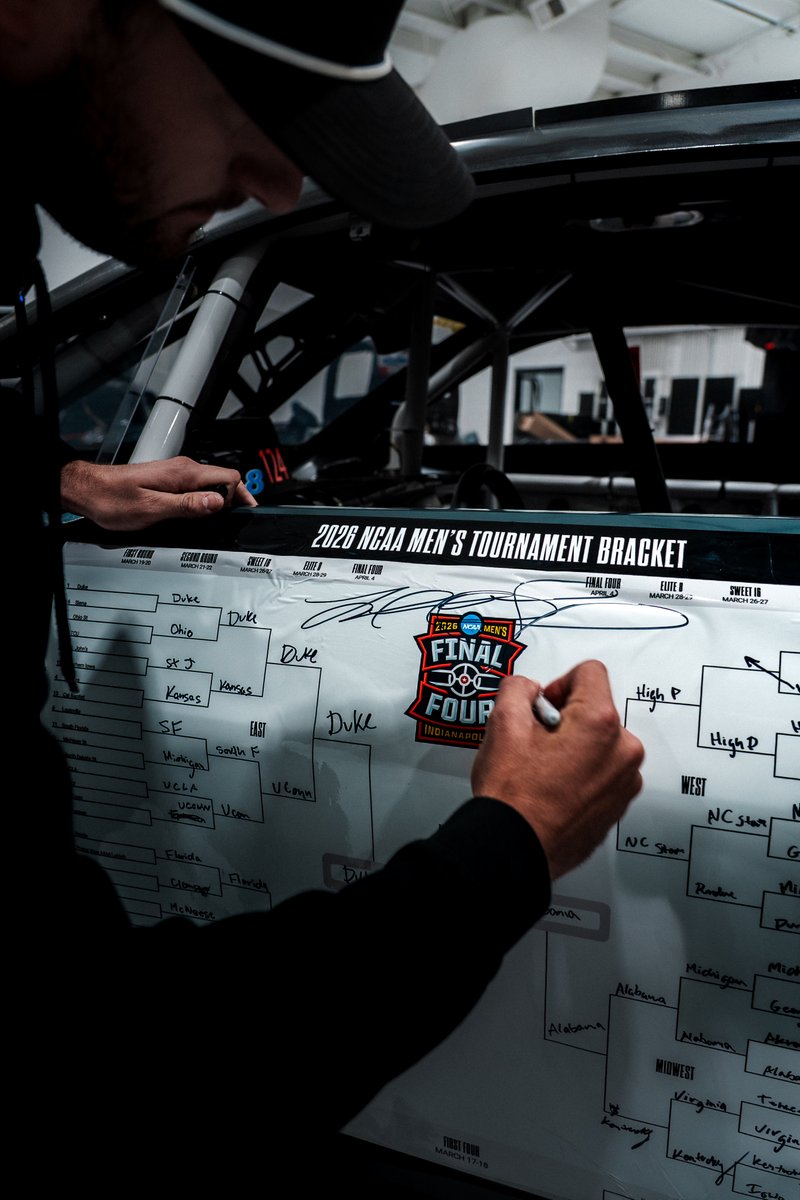 Front Row Motorsports tweet media