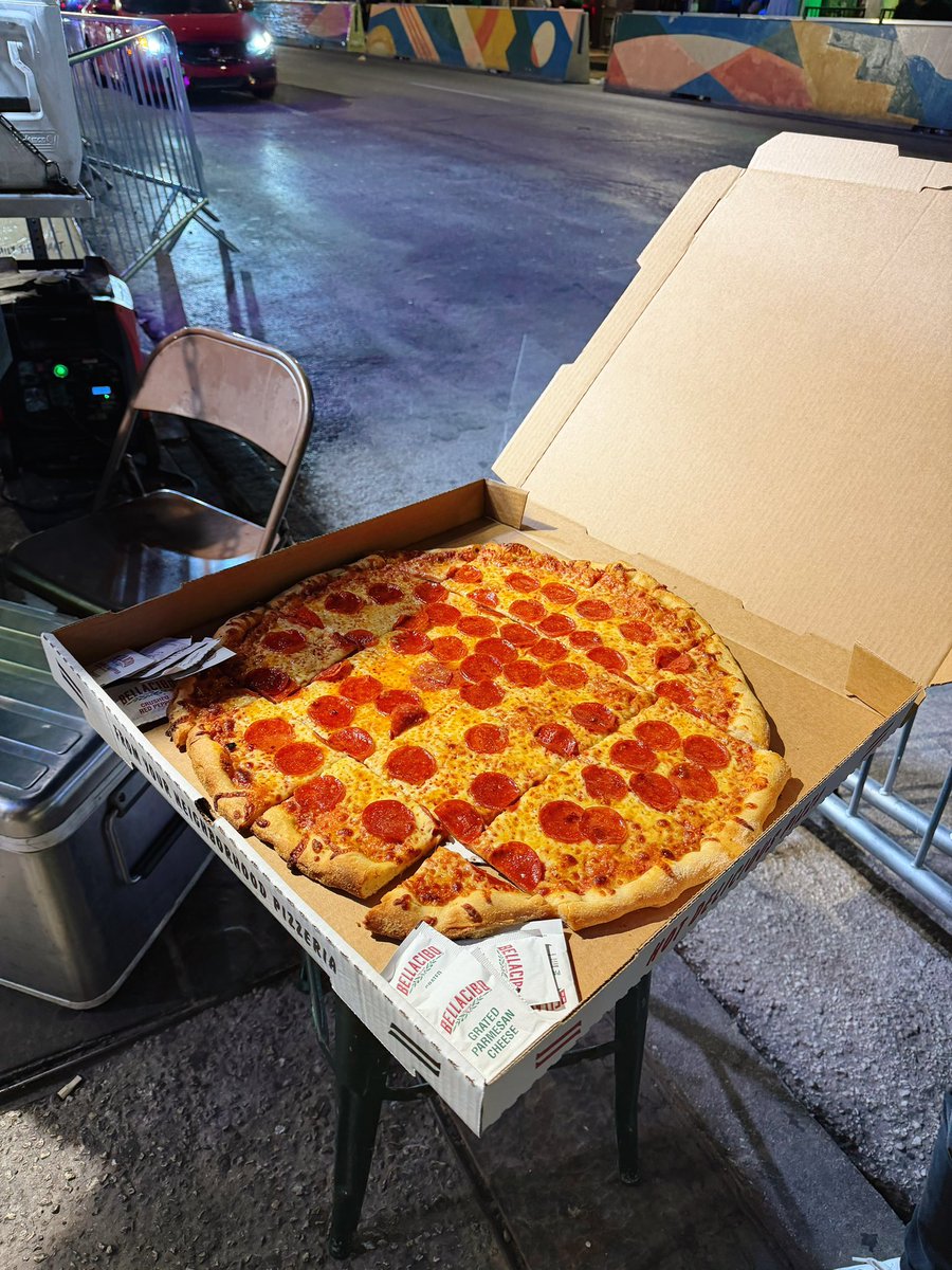 らく raku tweet media