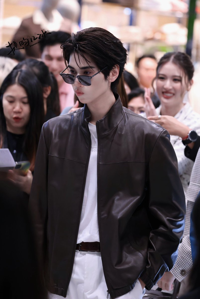 แดงไบเล่ ❌
ดังไบเล่ ✅

มาเฟียเข้าลูกหนูทีเหมาะขนาดนี้เมื่อไหร่จะเข้า มาเฟีย นักเลง มาได้เลย

BOSS STORE x JOONGDUNK

#BeYourOwnBOSS
꒰ ⋆. ᰔ #dunknatachai ⊹˚. ♡ 🐈‍⬛