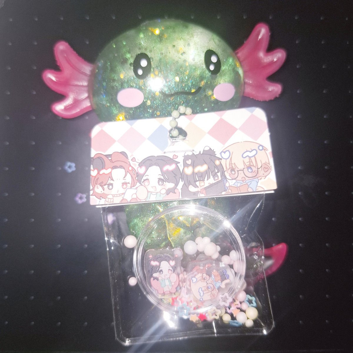 yuwuliii's tweet image. #XLOVinHongKong #freebies #無料應援物 

❤️ 4/11 （時間待定 Time TBD）

🩷胡李名靜體育館場外
Outside Kitty Woo Stadium

💙 全部成員+二人組合 各5個 
5 for each member &amp;amp; duo

💛每人限拿一個，無料交換優先
only ONE per person, priority for freebies exchange 

❤️‍🔥請勿轉售 not for resale