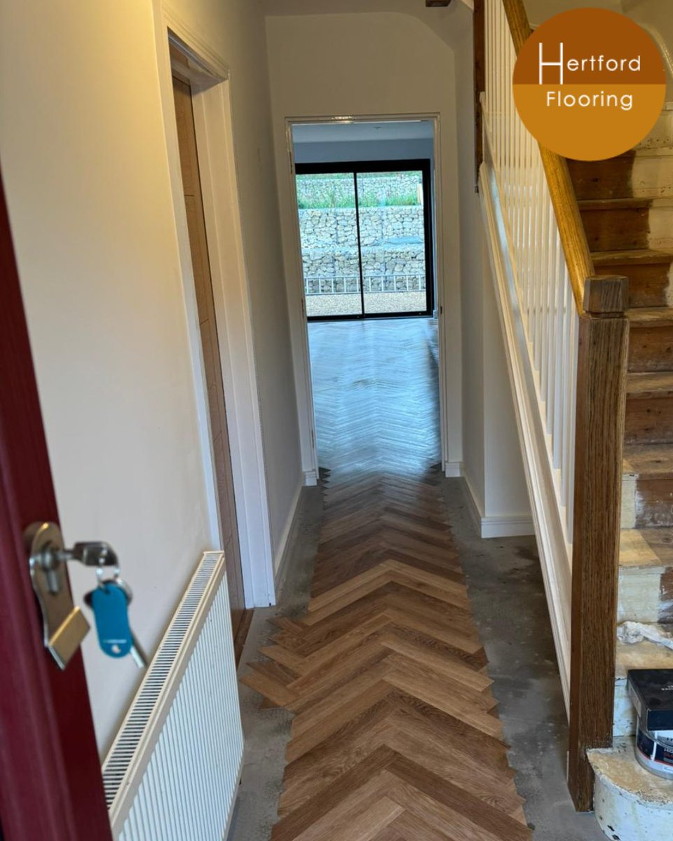 HertfordFloor's tweet image. An absolute beaut of an LVT #herringbone from #karndean 
🏠🧡🏠🧡🏠
Pale limed #oak design (kp94)
🏠🧡🏠🧡🏠
#beautifulflooring #luxuryvinyltiles #homeflooring #kitchenflooring #homeimprovement #flooring #hertfordflooring #herringbonepattern #oakinspired #floors #floor #house