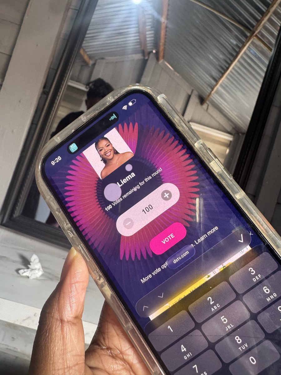 Thamie__'s tweet photo. Was at the salon and I managed to get 2.3 votes. Please, wherever you are. Take chances. So many people have DSTV and are not aware they can vote from the app. I'm not a Lilly but I'm helping. Please push hard against T31 the bully. 🌸🌸🌸 #BBMzansiS6 https://t.co/vDtybjHpqz