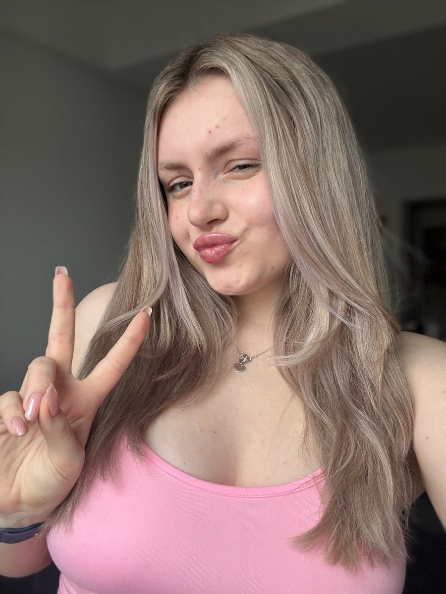 Leniii💕 tweet media