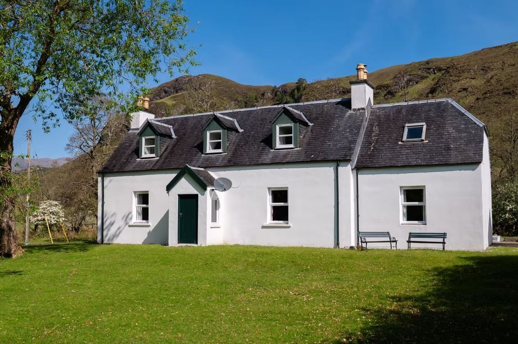 The Holiday Cottages tweet media