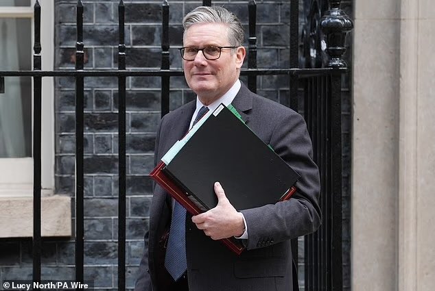 Lee Patriot Hood tweet media