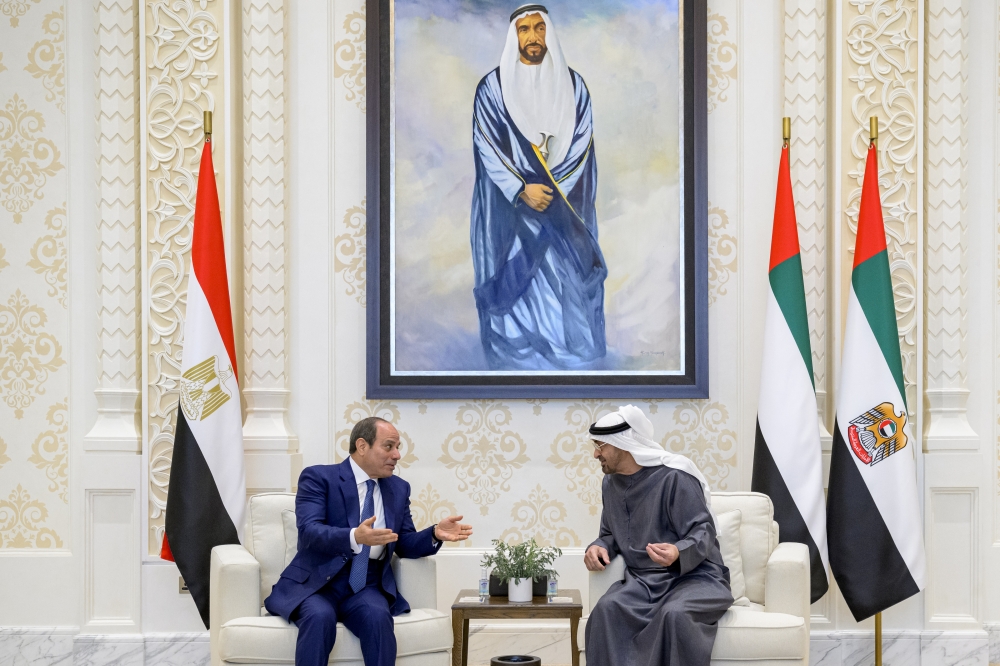 alkhaleej's tweet photo. خلال لقائه #محمد_بن_زايد.. #السيسي يجدد إدانته الاعتداءات الإيرانية السافرة

https://t.co/Q76I08302C

#صحيفة_الخليج https://t.co/LoqlfPvhsA
