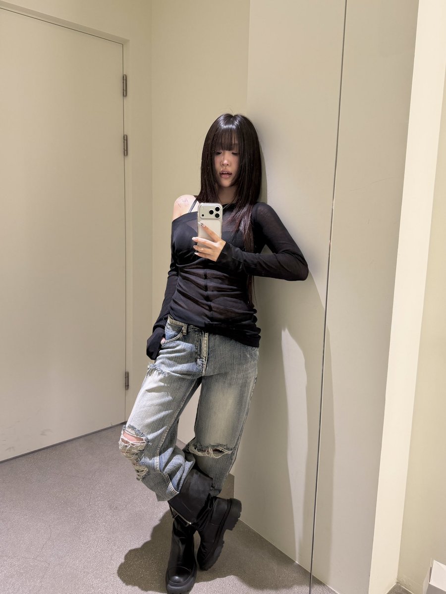 ✟ (@rosieshasha) on Twitter photo 