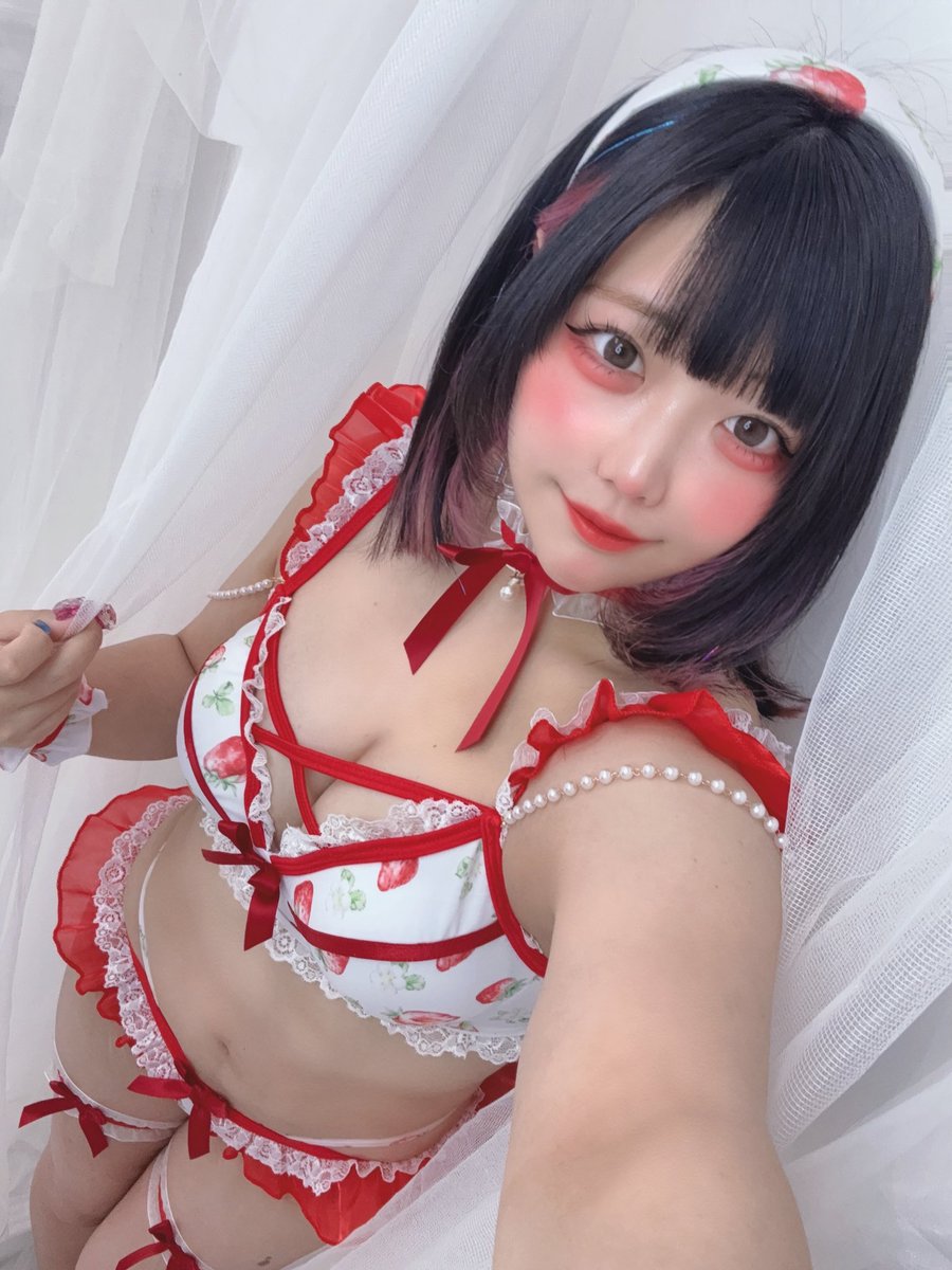 H_mmk_1117's tweet photo. 春はいちごになりたい🍓🎀 https://t.co/UmjbEGw6G9
