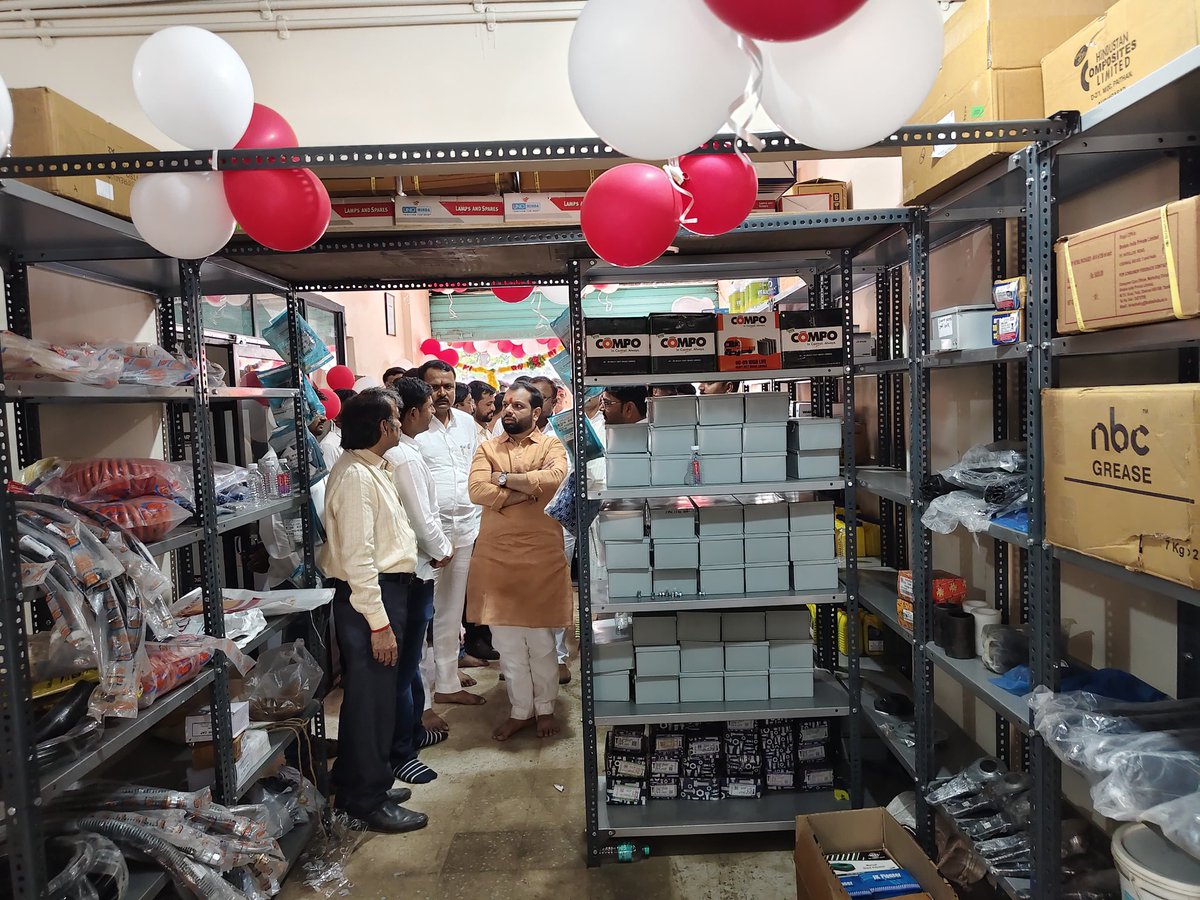 ivikrantpatil's tweet photo. 📍कळंबोली 

महावीर ऑटो पार्ट्स (Mahaveer Auto Parts) या नव्या दुकानाच्या उद्घाटन प्रसंगी उपस्थित राहून मालकांना भेट दिली व पुढील वाटचालीसाठी मनःपूर्वक शुभेच्छा दिल्या.

उत्तम सेवा व प्रगतीसाठी हार्दिक शुभेच्छा! 💐

#Udghatan #Kalamboli #NewBeginning https://t.co/mnnWGqNRbI