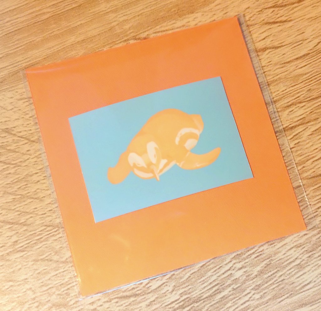 6mumu_chang_de2's tweet photo. あとは駄菓子感覚のちっちゃペンギンシールと、元データをなくし二度と印刷ができないペンギンポストカードも置いてもらうので是非✌ https://t.co/vHmftzPEJ9