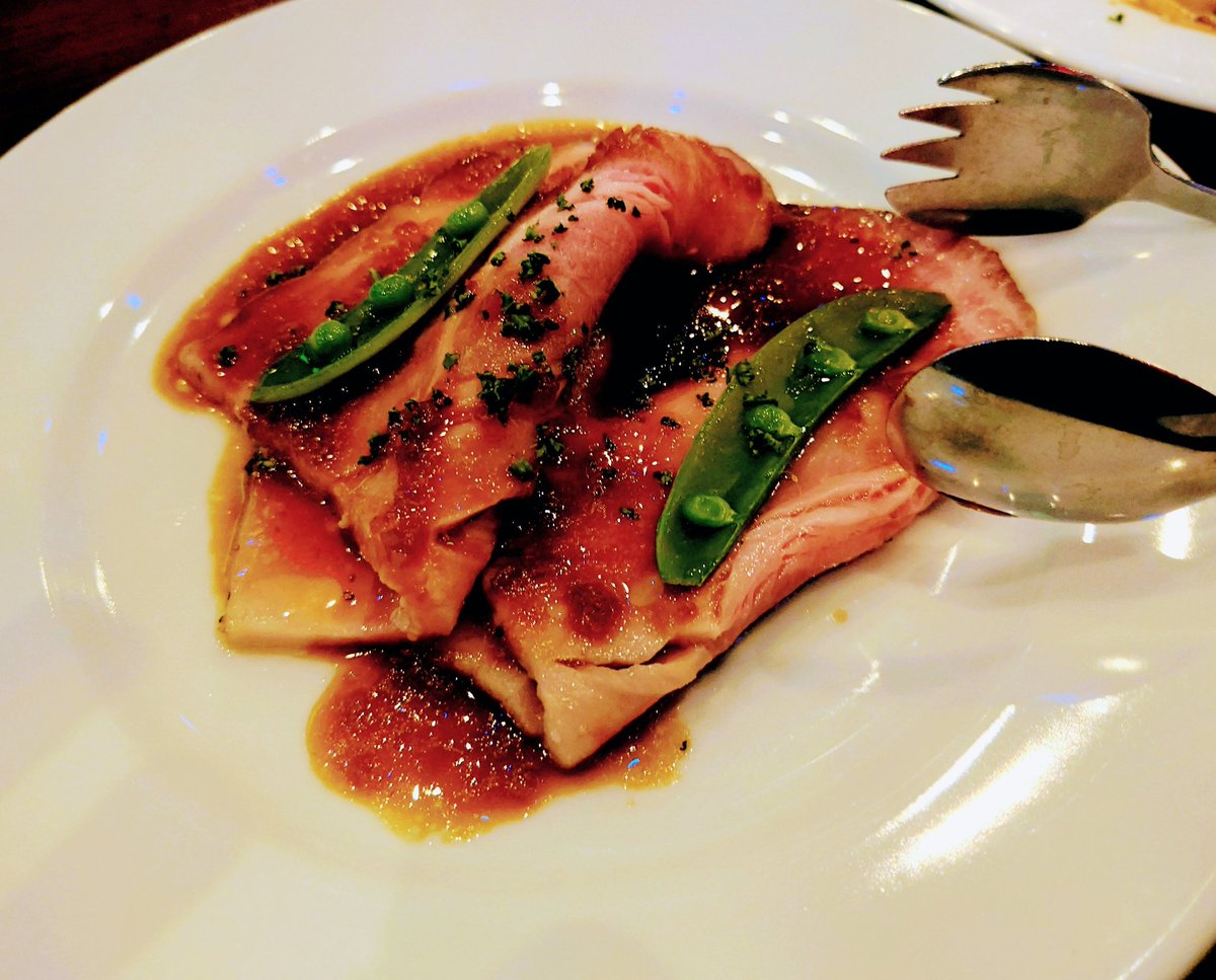 元同期で20年来の友人と久々の再会。東京のど真ん中のラグジュアリーなお店で美味しい料理をいただきながら、話すのはなんと真剣な人生相談。こんな話ができる友は貴重な存在。心を持ち直すきっかけがもらえた。
ありがとう。素敵な夜だった！