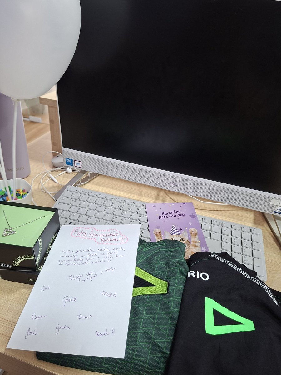 Keilarag's tweet photo. Meu aniversário hoje e ganhei o melhor presente possível aaaa 💚
Agora só falta a vitória da @LOUDgg 

#goLOUD #LOUDWIN https://t.co/wb6WSL7sC7