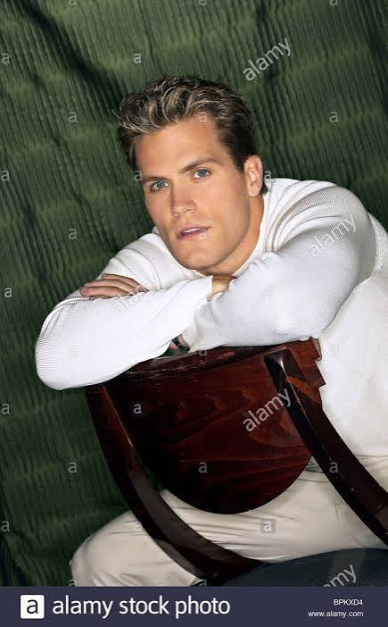 DerekWeller tweet media