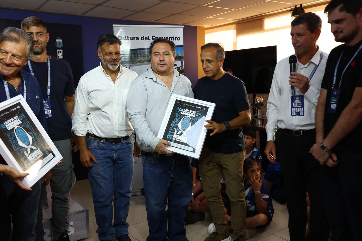 DamianBizzi's tweet photo. #Instituto nuestro club participo en el acto homenaje, por el dia de la Memoria, la Verdad y la Justicia, realizado en la Agencia Cordoba Deportes. Esta Comision Directiva encabezada por Juan Manuel Cavagliatto cree en los valores de la democracia y la justicia. 👏👏👏🇦🇹 https://t.co/G9izbm6oNP
