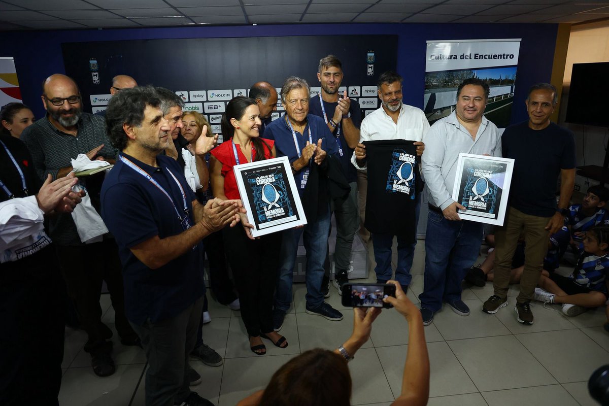 DamianBizzi's tweet photo. #Instituto nuestro club participo en el acto homenaje, por el dia de la Memoria, la Verdad y la Justicia, realizado en la Agencia Cordoba Deportes. Esta Comision Directiva encabezada por Juan Manuel Cavagliatto cree en los valores de la democracia y la justicia. 👏👏👏🇦🇹 https://t.co/G9izbm6oNP