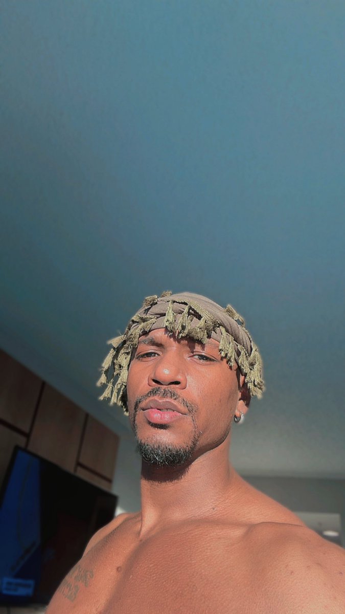 SCrownsss's tweet photo. Energy too rare to copy ✨☀️ https://t.co/SDIZl01Nru