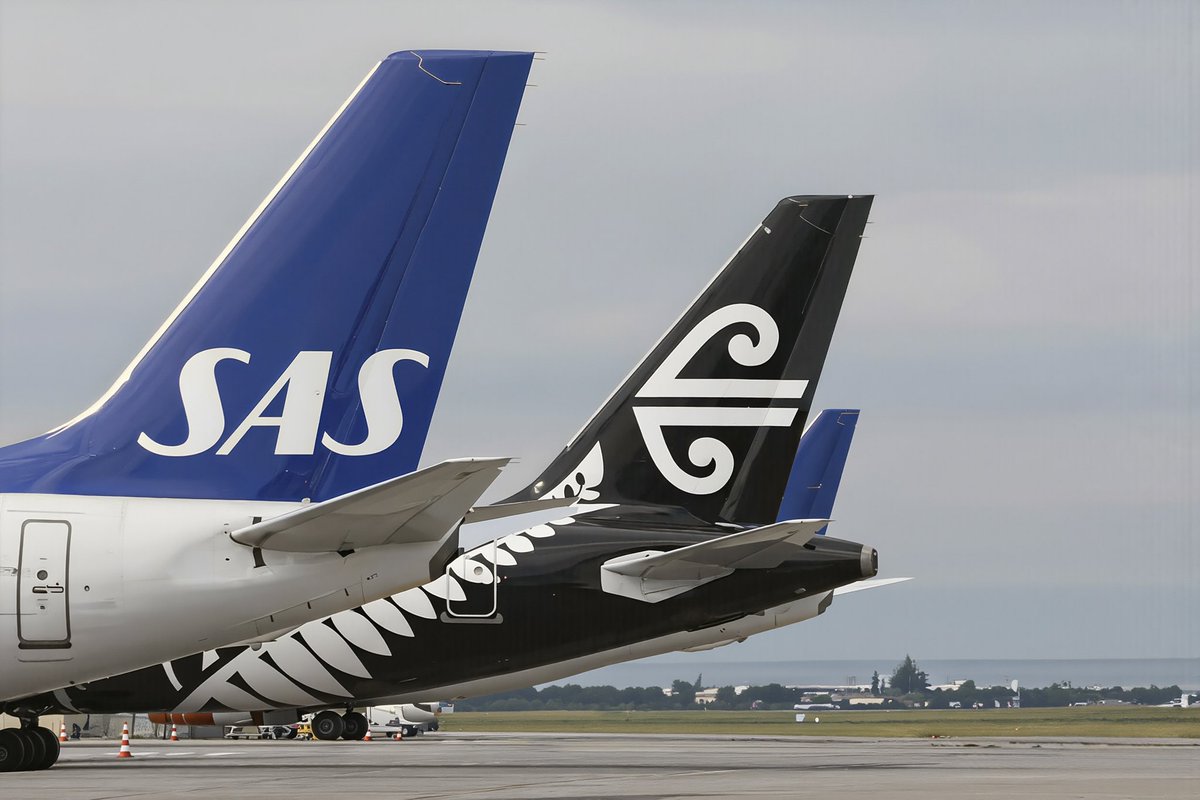 7omid7's tweet photo. Air New Zealand & SAS have officially announced major flight cuts so far from the Middle East war fuel shock.

Air NZ: axing 1,100 flights (~5% capacity cut thru early May, hitting 44k passengers). Earnings forecast suspended.  
SAS: hundreds cancelled in March + 1,000+ in April.

Jet fuel doubled in weeks (80-150% surge). Expect the rest of the industry to follow with sky high fares, more route slashes.
