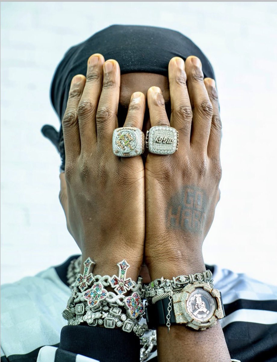 𝐒𝐡𝐚𝐝. tweet media