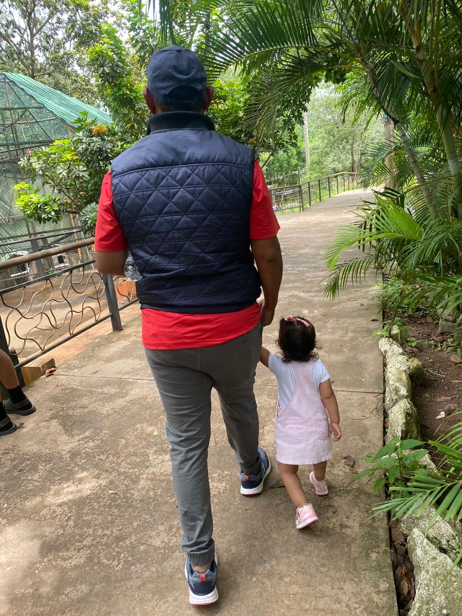 gduron79_'s tweet photo. Un buen padre vale por 100 maestros 👨‍🏫 

Feliz y bendecido día del padre 👨 🎈 🎉 🎂 https://t.co/kASce2dmI0