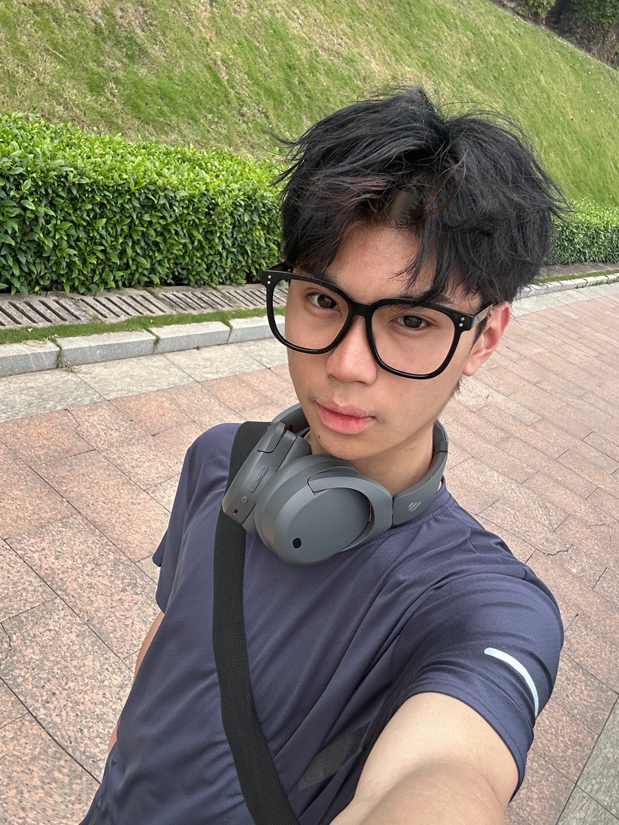 XuYan26276's tweet photo. 今天夹的头发很成 https://t.co/XTlIxcFqpt