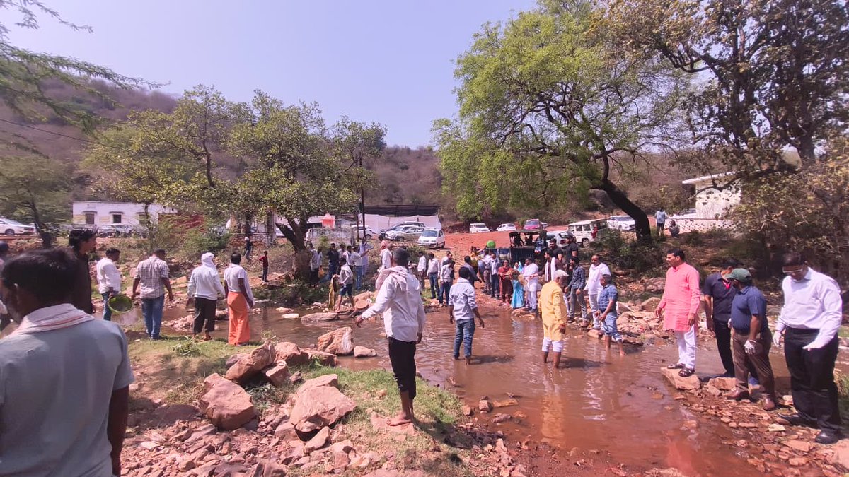 Collector Gwalior tweet media