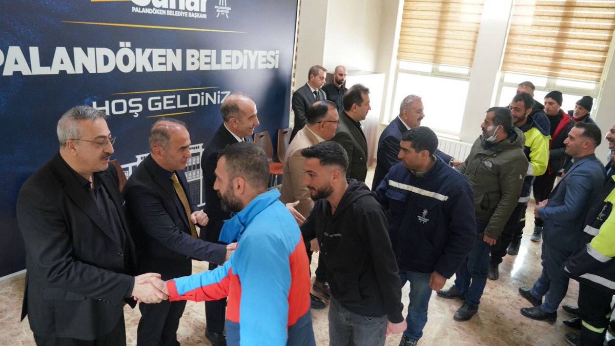 AvMuhammetSunar's tweet photo. • Bayramın bereketini ve huzurunu, belediyemizin kıymetli personeliyle bir araya gelerek paylaştık. İlçemize büyük bir özveriyle hizmet taşıyan tüm çalışma arkadaşlarıma ve değerli ailelerine hayırlı bayramlar diliyorum. https://t.co/uLfG6SZxxy