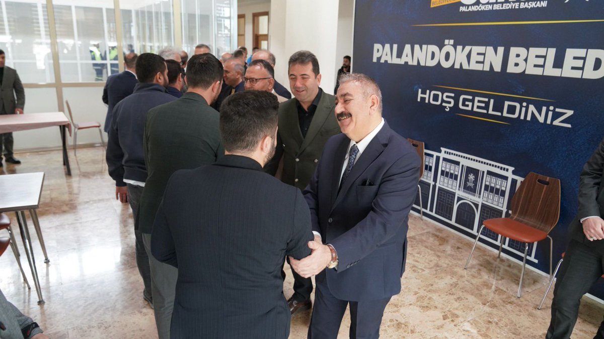 AvMuhammetSunar's tweet photo. • Bayramın bereketini ve huzurunu, belediyemizin kıymetli personeliyle bir araya gelerek paylaştık. İlçemize büyük bir özveriyle hizmet taşıyan tüm çalışma arkadaşlarıma ve değerli ailelerine hayırlı bayramlar diliyorum. https://t.co/uLfG6SZxxy