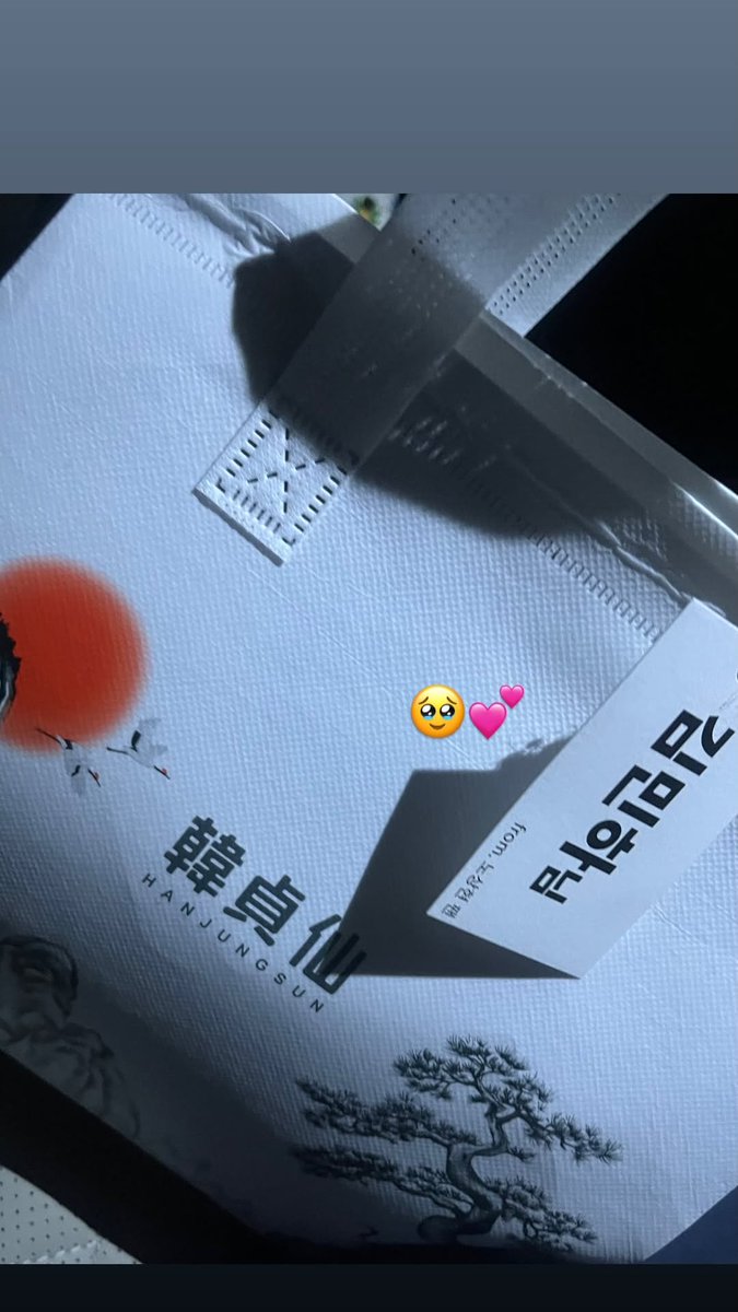 minhaupdates's tweet photo. Minha received a gift from Noh Sanghyun’s fans while filming #MessilyEverAfter thank you so much! https://t.co/8NZnibCKt5