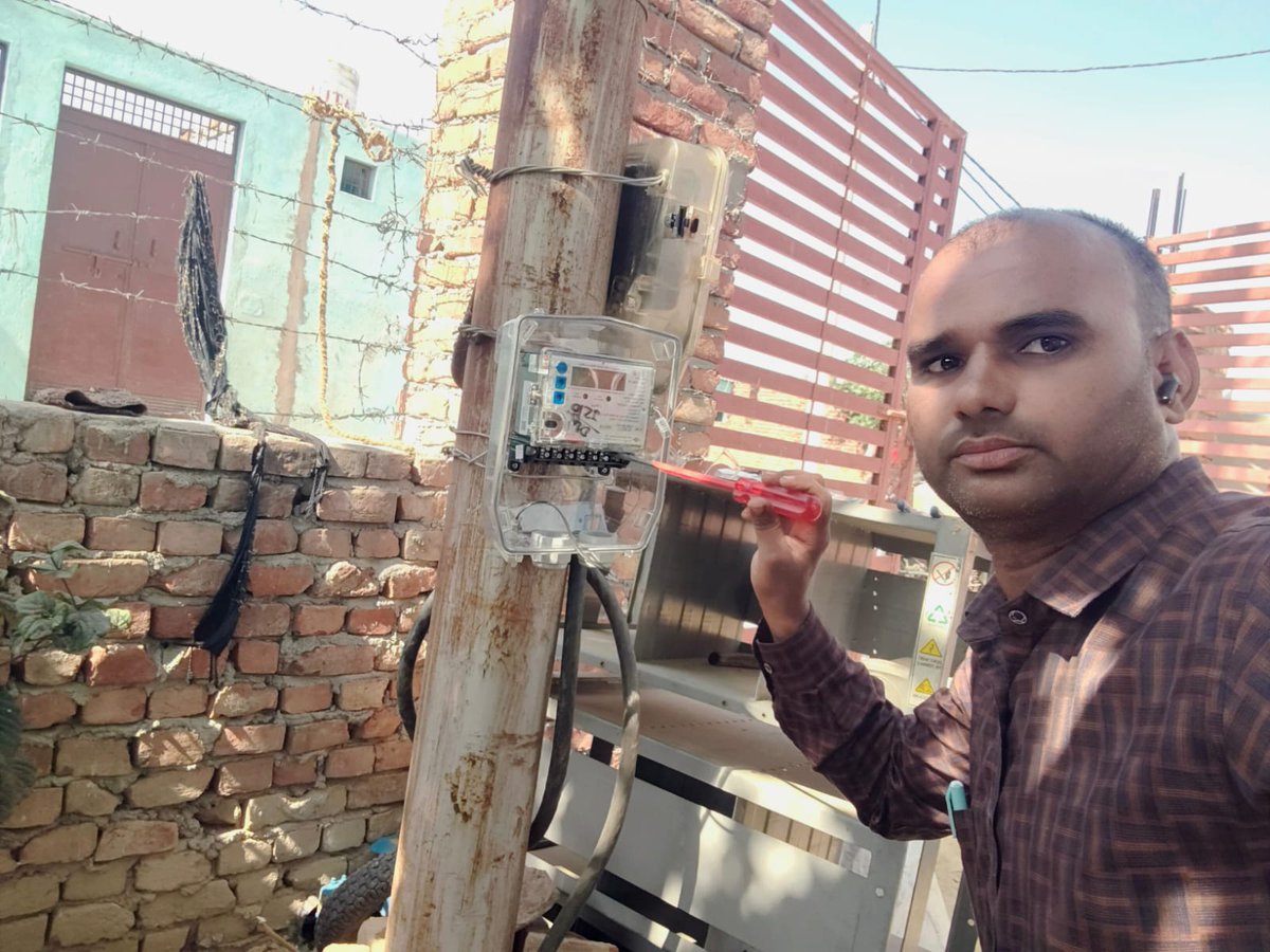 DVVNL AGRA tweet media