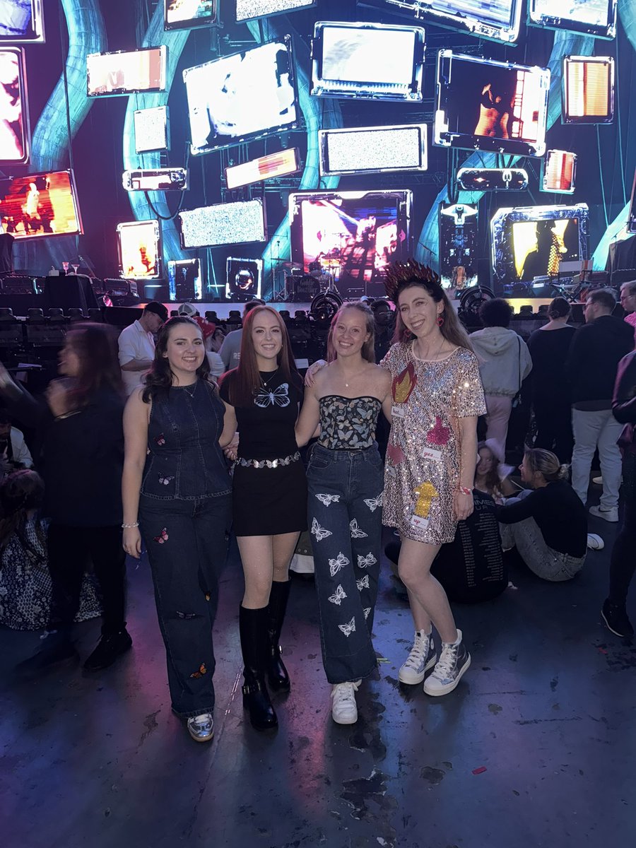 jasmine ✨ tweet media